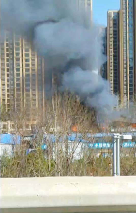 3月19日，郑州鑫苑国际新城工地简易房发生火灾