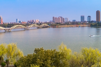 南阳:繁花浓翠 淯水绕城