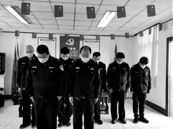 邓州市公安局多所队举行清明节默哀活动