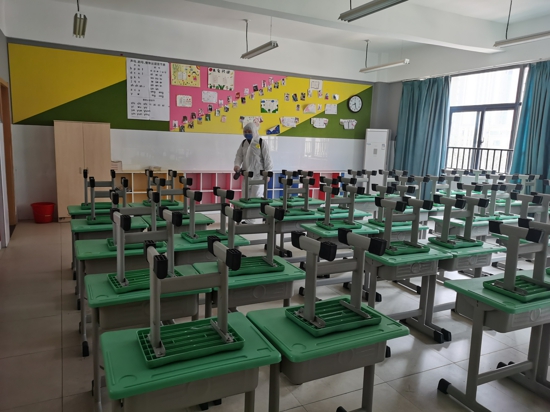 “卫”爱守护,“疫”起同行——郑州市中原区西悦城第一小学校园消杀行动