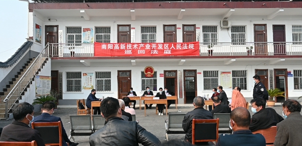 高新区法院司法为民 巡回审判送法“到家”