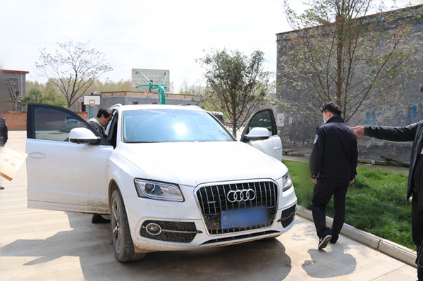 宛城区法院：执行干警周末奔赴山区强制扣押奥迪车