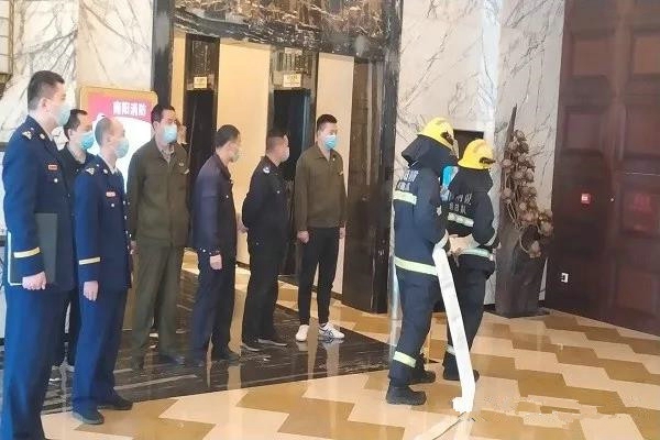 南阳消防救援支队指导企业开展复工前消防安全检查和应急演练