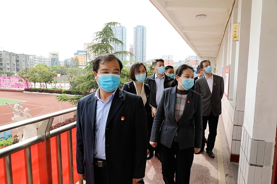 潢川县委副书记孔辉调研指导学校疫情防控和复学复课工作