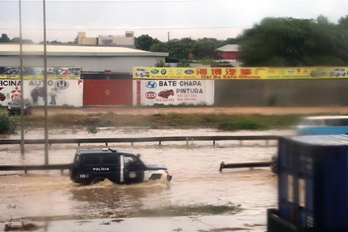 安哥拉首都暴雨成灾 造成11人死13人失踪