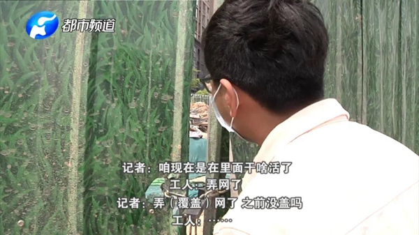 “僵尸”围挡矗立郑州一小区楼下四年 多次反映没结果居民很受伤