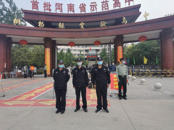 桐柏县公安局为高一高二返校学生保驾护航