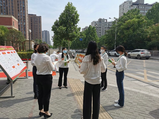 翰林朗悦同步演练 复学之路行则将至 ——郑州高新区外国语小学开展新冠肺炎疫情防控三次复学演练