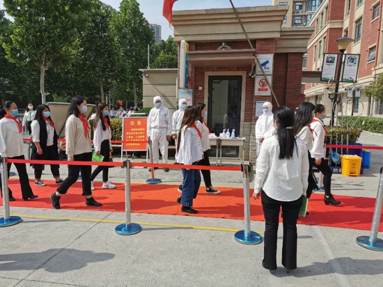 翰林朗悦同步演练 复学之路行则将至 ——郑州高新区外国语小学开展新冠肺炎疫情防控三次复学演练