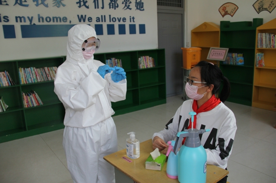 翰林朗悦同步演练 复学之路行则将至 ——郑州高新区外国语小学开展新冠肺炎疫情防控三次复学演练