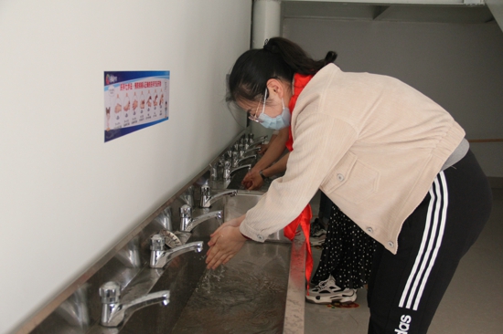 翰林朗悦同步演练 复学之路行则将至 ——郑州高新区外国语小学开展新冠肺炎疫情防控三次复学演练