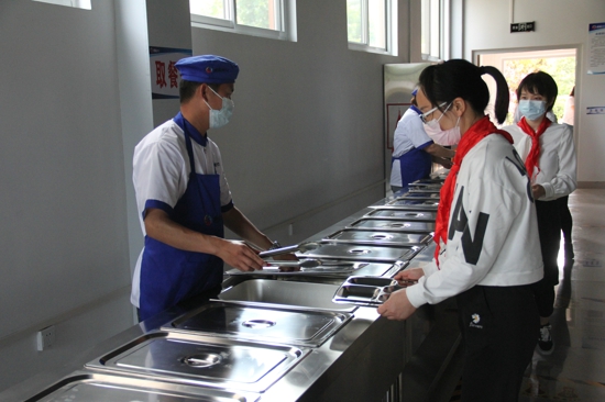 翰林朗悦同步演练 复学之路行则将至 ——郑州高新区外国语小学开展新冠肺炎疫情防控三次复学演练