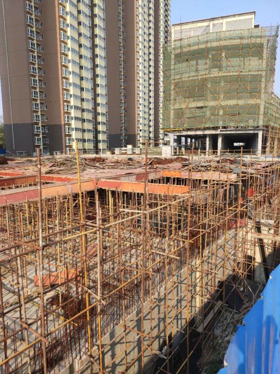 郑州珠江翠园经济适用房项目延期近两年仍未交房，开发商：资金不足
