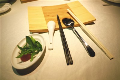 公筷“夹”出餐桌新文明 各地出台政策大力推行分餐制