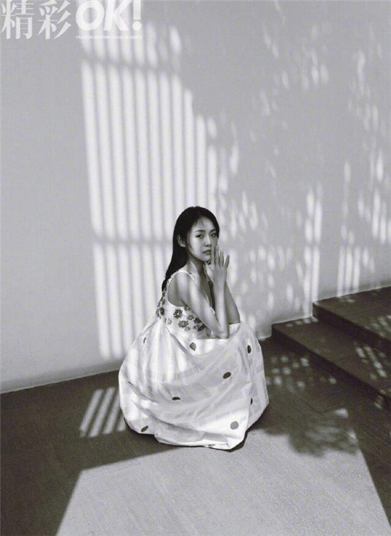 张佳宁夏日复古庭院风主题时尚大片曝光 清爽造型演绎夏日个性