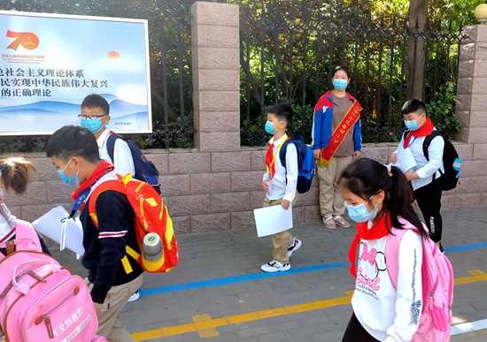 郑州市二七区各小学低年级今日返校 全市所有小学已全面复学