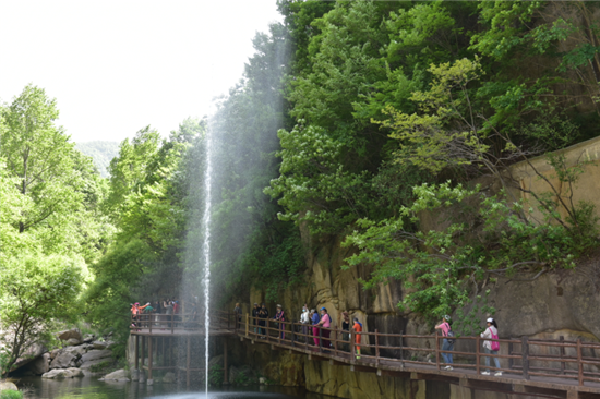 速去天河大峡谷感受25.6度的夏天，迎来夏季最美风景！