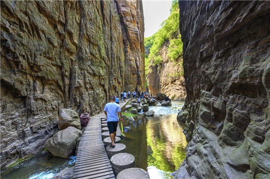当“5.19中国旅游日”遇上“5.20告白日”，文化和旅游在龙潭大峡谷相融