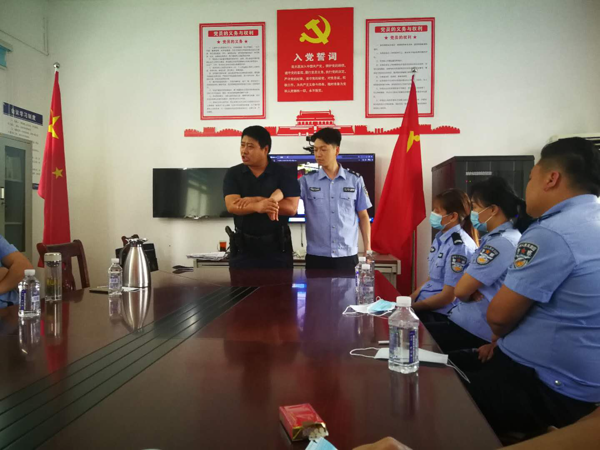 南阳市公安局教官团队到邓州市张楼派出所开展实战送教活动