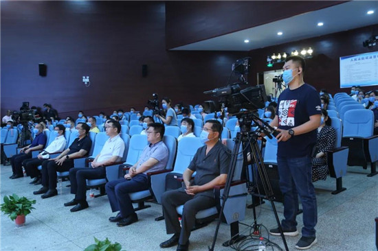 让观众落泪！首期“人民群众讲法官” 全媒体直播活动走进许昌市魏都区法院