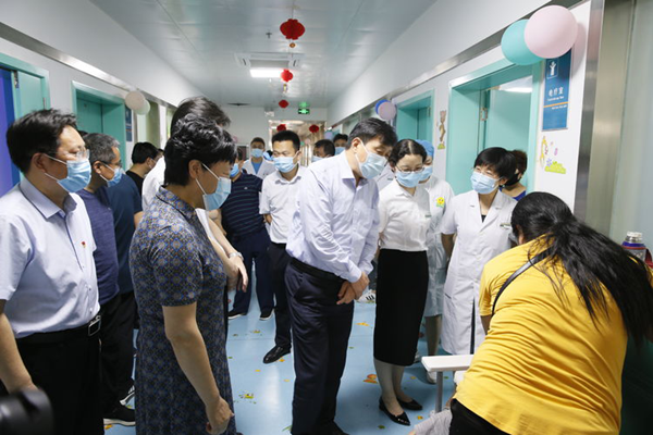 省残联领导到邓州市中心医院调研残疾儿童康复工作