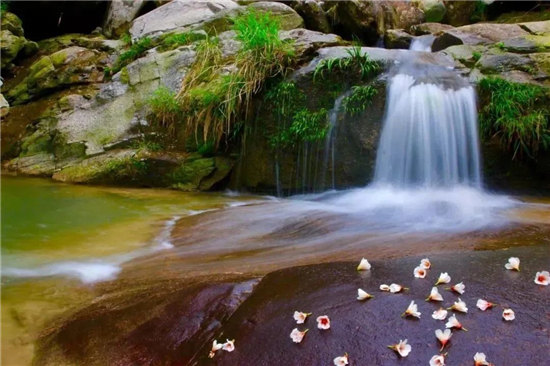 耍水、狂嗨、避暑，这才是夏天该有的模样，来龙潭大峡谷 清凉一夏