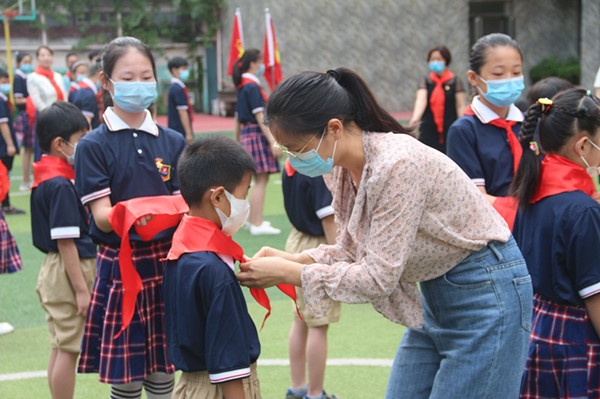传承红色基因 争做新时代好队员——郑州市中原区建设路第三小学入队仪式