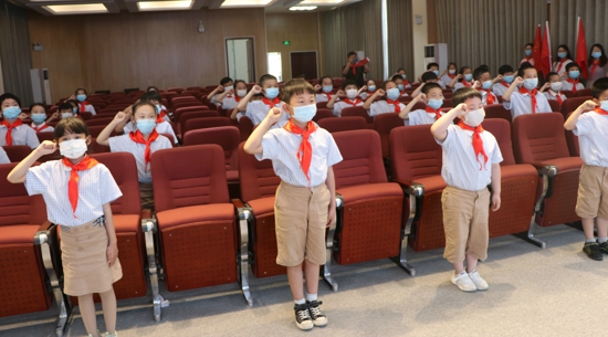 迎接少代会 争做好队员——郑州中原区西悦城第一小学举行入队仪式