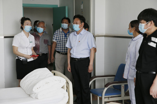 邓州市中心医院“尊师重教”举措受好评