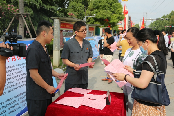 镇平县法院积极参与全县酒驾醉驾专项治理法治宣传活动