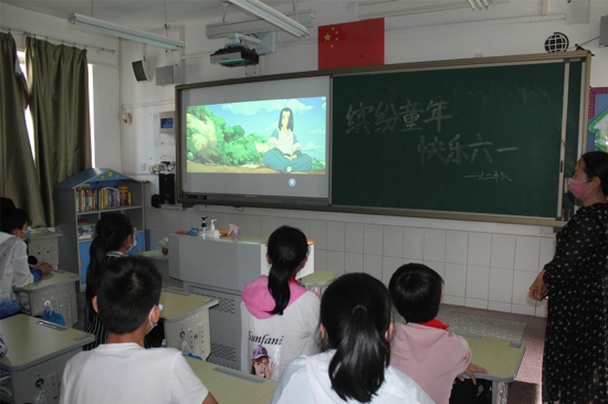 郑州管城区南学街小学举行“欢庆六一  筑梦七彩童年”主题活动
