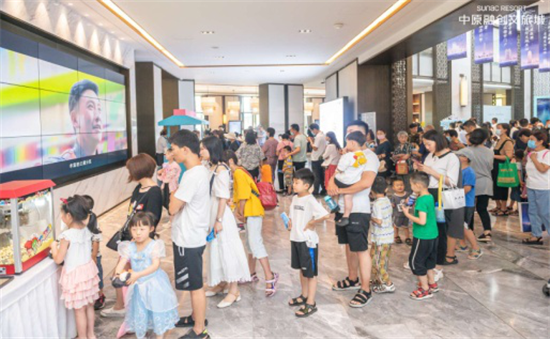 中原融创文旅城“冰雪奇旅欢乐节”启幕 惊“冻”全城