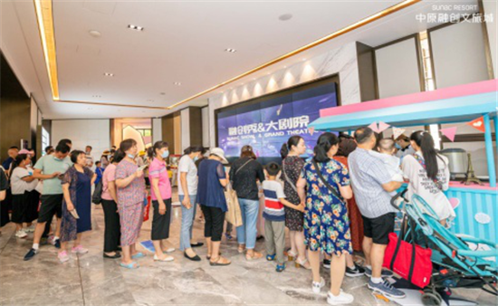 中原融创文旅城“冰雪奇旅欢乐节”启幕 惊“冻”全城