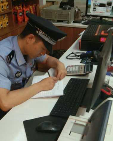 汝南警方深入辖区加油站开展反恐安全检查