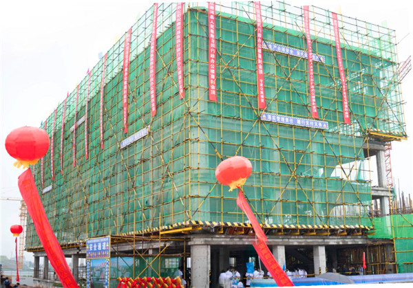 唐河县人民医院新院区项目行政办公楼封顶
