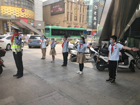 郑州市管城区南学街小学开展寻找身边榜样主题实践活动