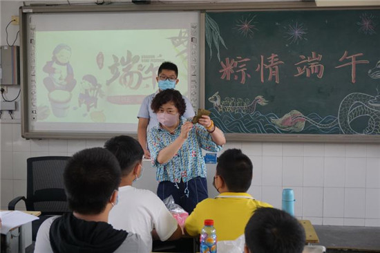 “粽情端午 糯米飘香”传统文化主题队会