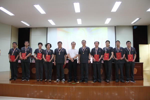 南阳市卧龙区法院开展迎七一系列活动