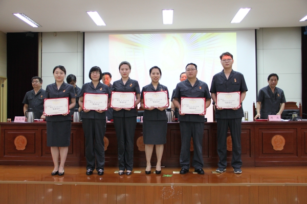 南阳市卧龙区法院开展迎七一系列活动