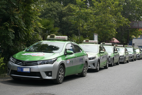 高德打车考生专车上线 联合多地爱心车队免费接送高考考生