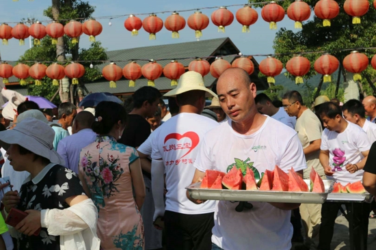 确山县第六届瓦岗镇“西瓜旅游节”开幕