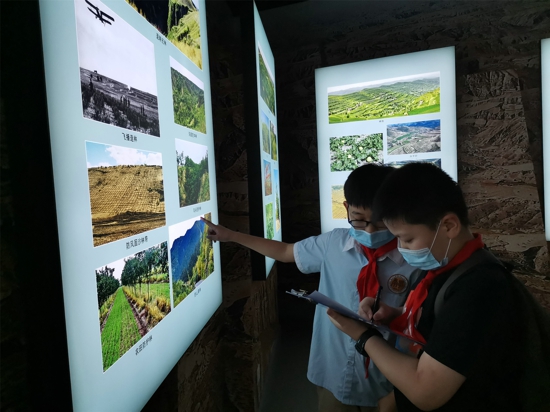 郑州管城区南学街小学 “ ‘豫’见黄河，走近自然”科技实践活动走进“黄河博物馆”