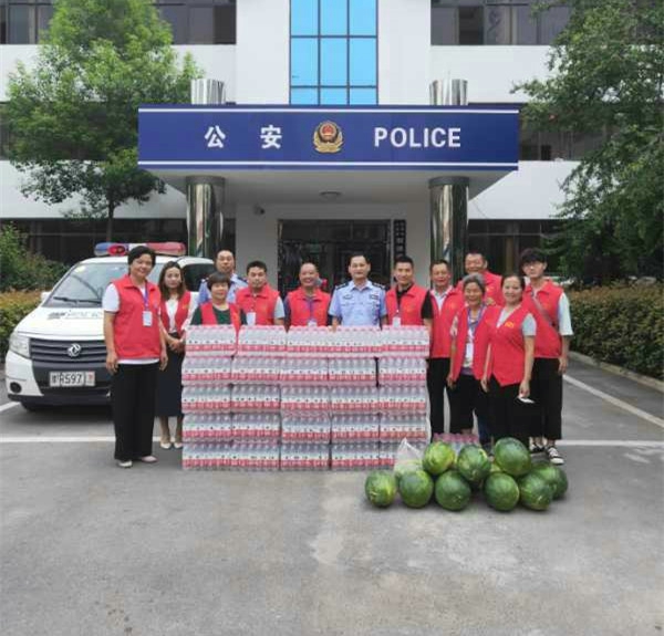 邓州市义工联合会慰问前进派出所 彰显警民一家亲