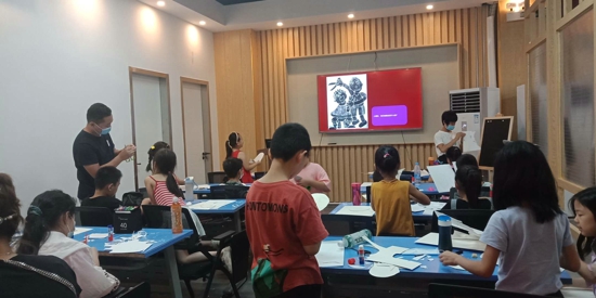“奇思妙想 开发智力”——郑州市工人新村社区青少年创意绘画小组开课啦