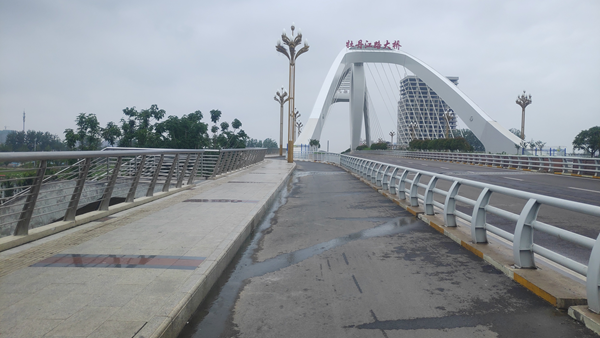 桥上人走过不见旧颜色——漯河牡丹江路网红桥三变