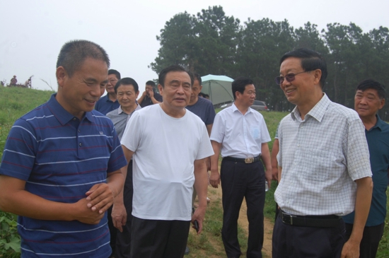 驻马店市红色文化研究会“心系结对帮扶村 实地走访献良策”