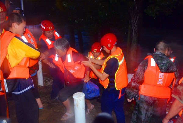 河南省油田消防保卫中心成功救援63名被洪水围困群众获赞誉