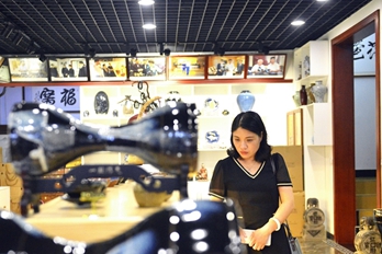 【决胜2020 河南更出彩】鲁山：千年“花瓷”助脱贫