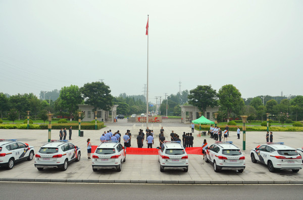 新野县法院为人民法庭更新购置警车并举办新车交付仪式