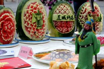 关注|许昌:荷花美味 满席飘香